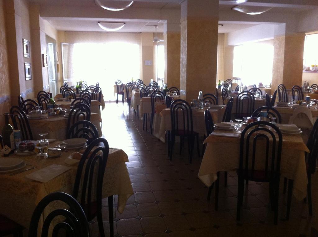 Hotel Angela Misano Adriatico Exterior foto